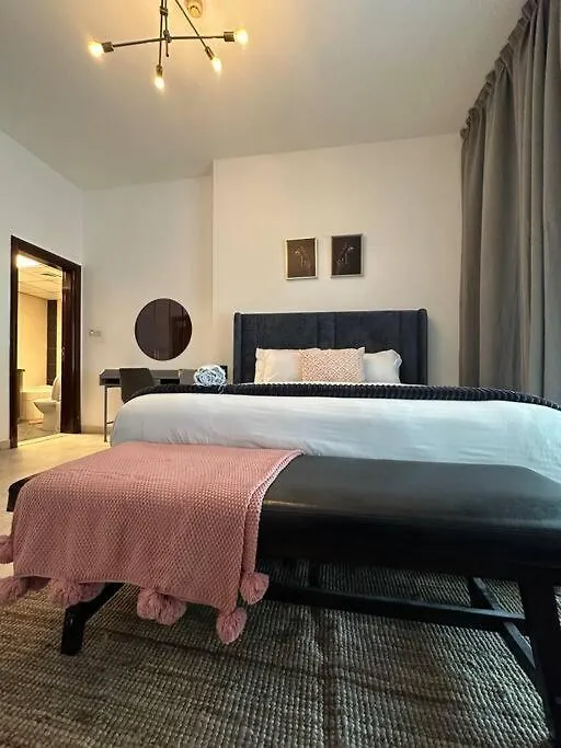 2 Bedrooms Apartment With Marina Views Dubai