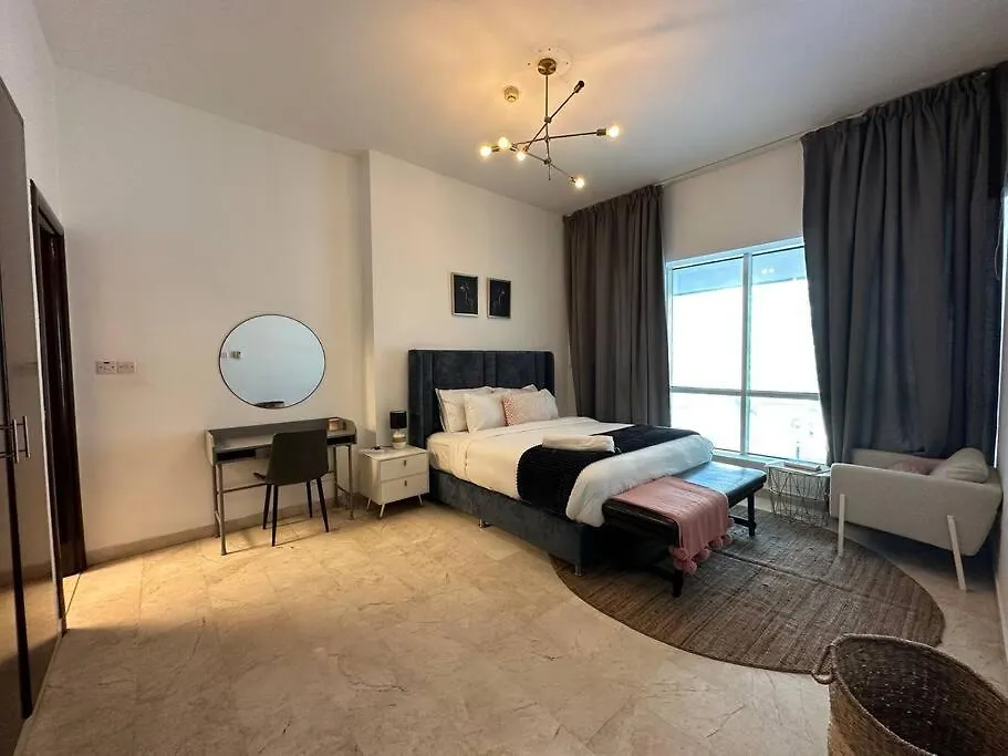 2 Bedrooms Apartment With Marina Views Dubai