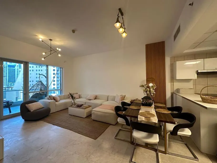 2 Bedrooms Apartment With Marina Views Dubai