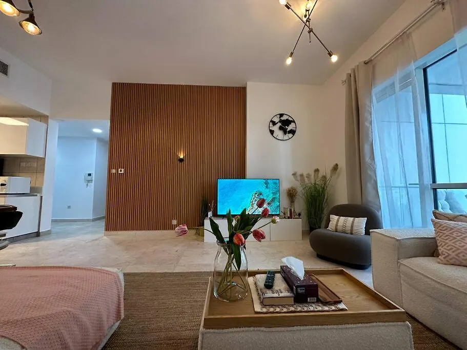 2 Bedrooms Apartment With Marina Views Dubai